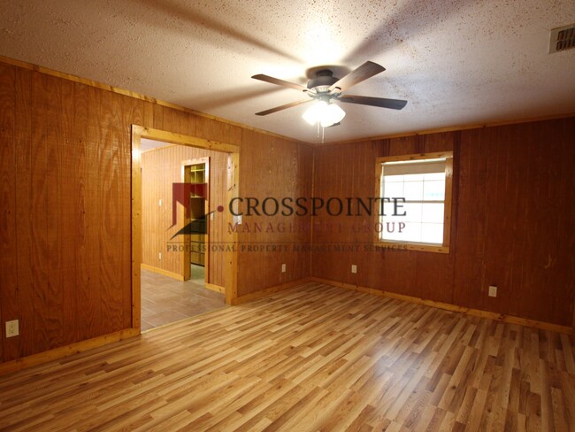 Building Photo - Coming Soon! 3 Bedroom 2 Bath in Bullard! Large Shop!