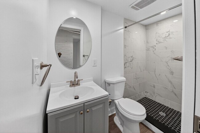 Building Photo - Newly Renovated 5BR/2BA Rowhome