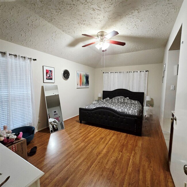 Building Photo - 3722 Westheimer Pl Dr