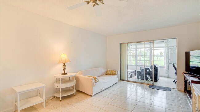 Building Photo - 7787 Golf Cir Dr