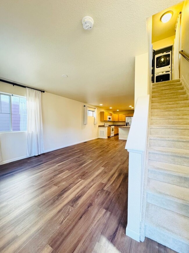 Building Photo - Charming 2 Bed, 2.5 Bath house located off of 119 and 287. Across from Longmont Rec Center and St...