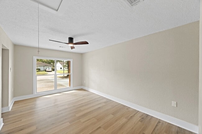 Building Photo - 10211 Glenmawr Dr