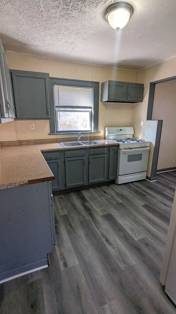 Building Photo - 3-Bedroom, 1-Bathroom Single Family Home for Rent in Akron, Ohio