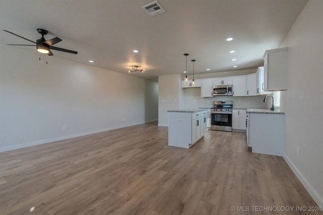 Building Photo - Brand New 3-Bed, 2-Bath Home for Lease – Modern Living in Tulsa