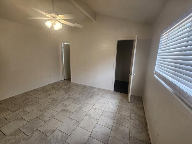 Building Photo - 3408 Lynridge Dr