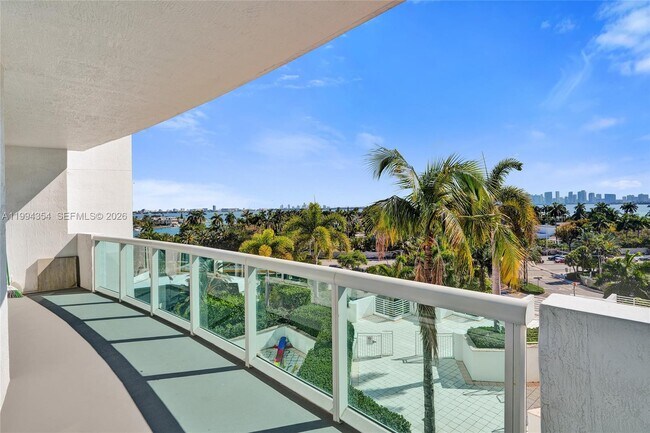 Building Photo - 7900 Harbor Island Dr