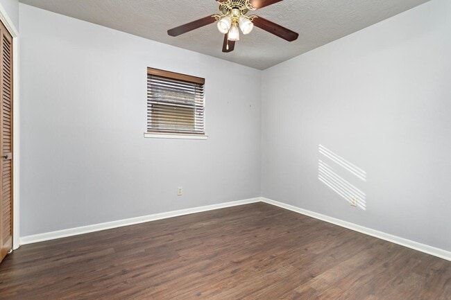 Building Photo - 6760 Gladys Ave