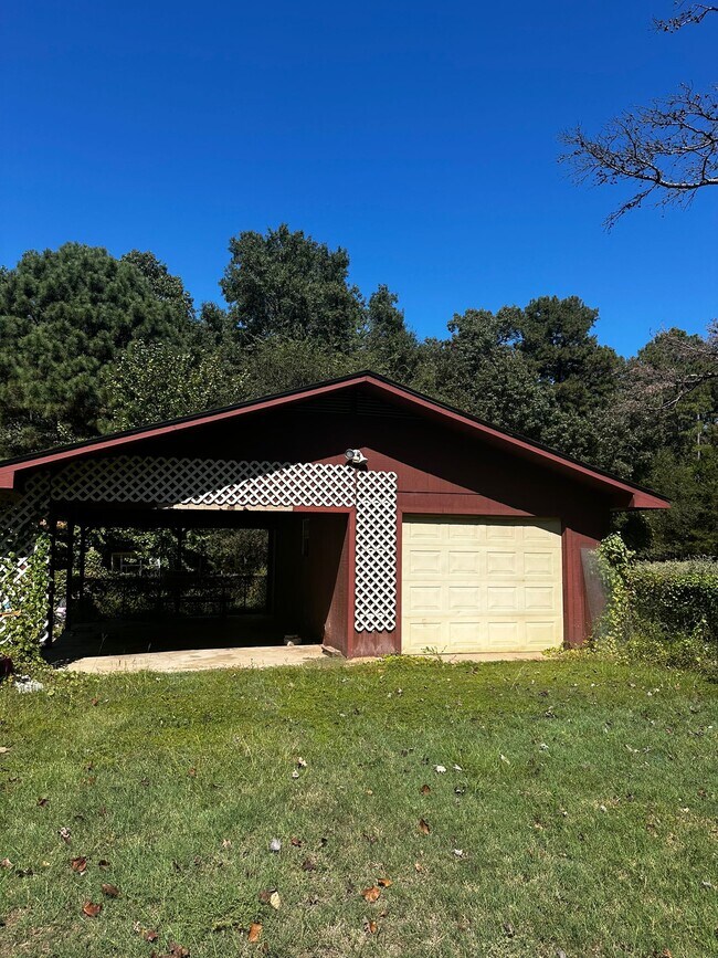 Building Photo - 495 County Road 2418