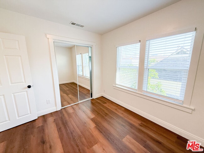 Building Photo - 338 S Benton Way