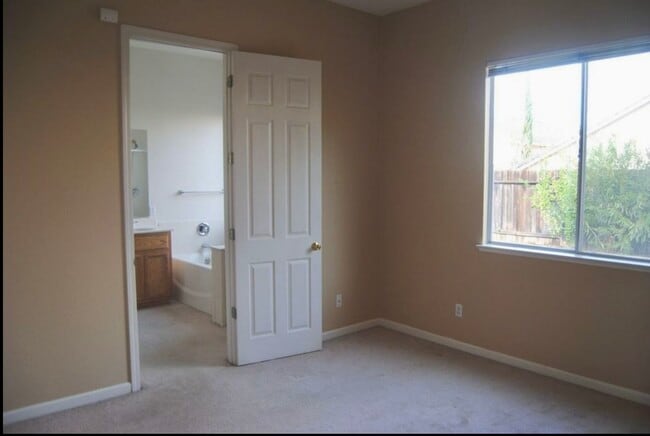 Building Photo - 111 Lembi Dr