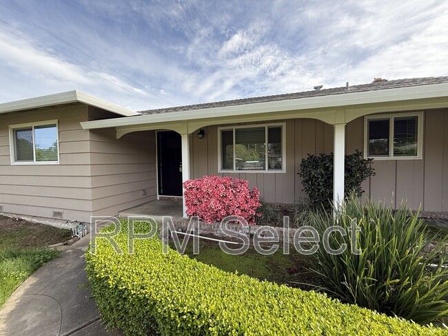 Building Photo - 1238 Woodfield Ave