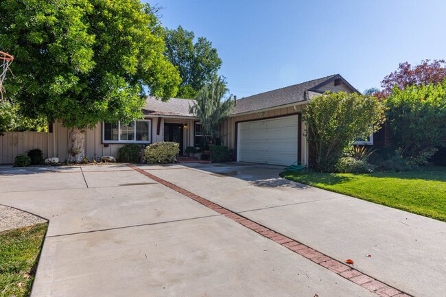 Building Photo - 6706 Capistrano Ave