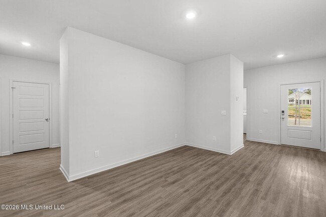Building Photo - 621 Stillwater Cv