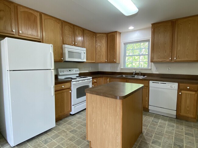 Building Photo - 25 Mabel Ln