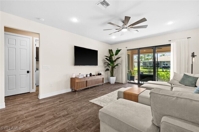 Building Photo - 14750 Laguna Dr