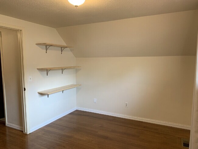 Building Photo - 406 S 37th St