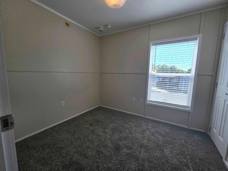 Building Photo - 709 N Collins Fwy