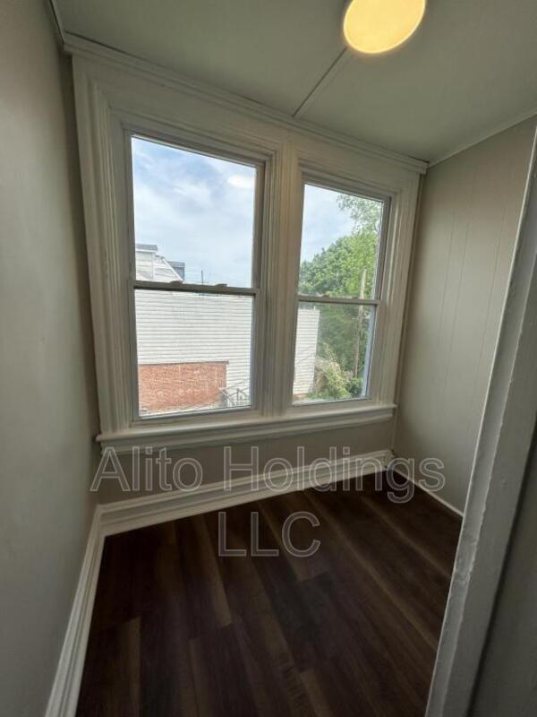 Building Photo - 141 N Eighth St
