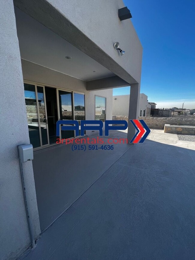 Building Photo - LUXURIOUS HOME FOR RENT