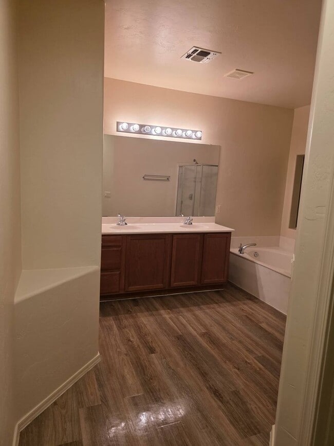 Building Photo - 10414 S Painted Mare Dr
