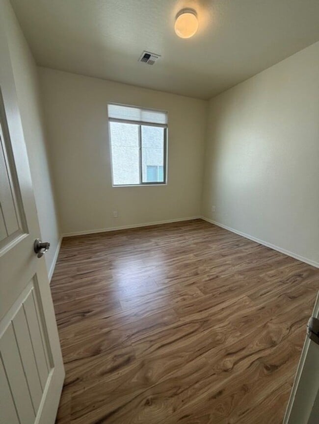 Building Photo - Price Reduced!! 3 bed 2 Bath in The Villas on Elm Contact Property Pros Property Management