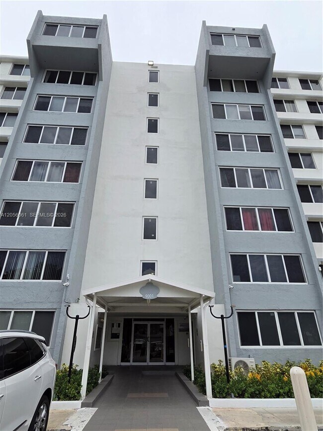 Building Photo - 9001 SW 77th Ave