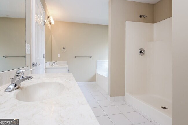 Building Photo - 906 Lakeside Ct