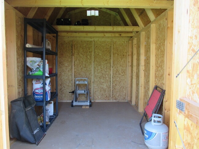 Building Photo - Contact Peggy 501 676 1758 Pets ok with approval