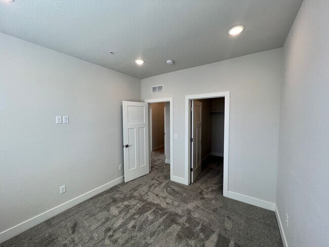 Building Photo - 4125 24th Street Rd