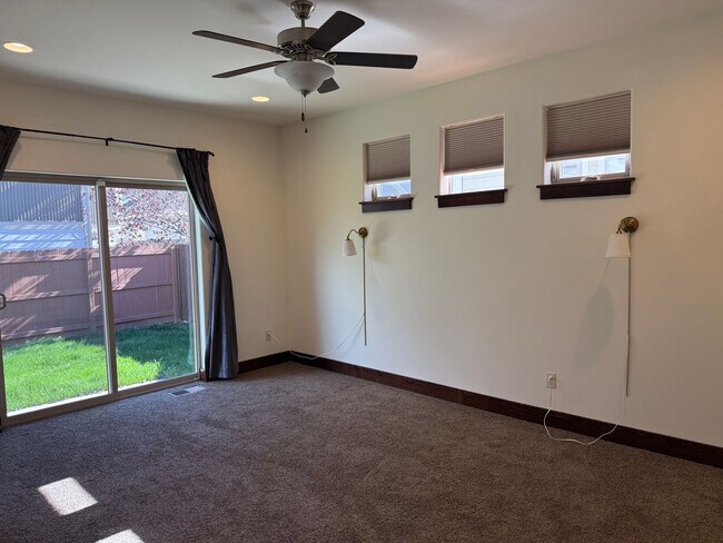 Building Photo - 5 bedroom 2.5 Bath home in Bozeman with at...