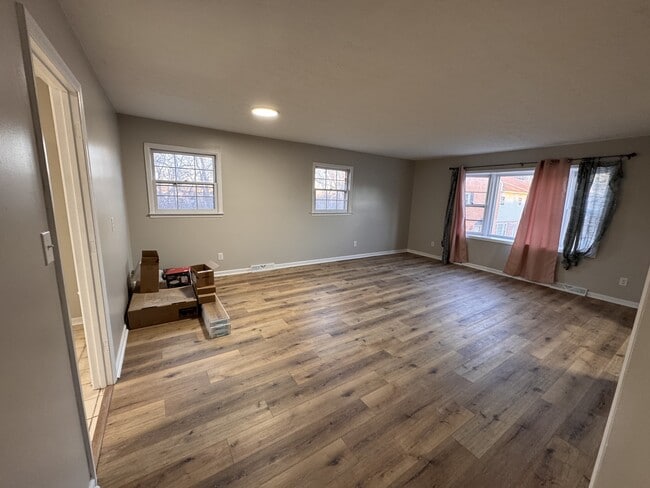 Building Photo - 179 Holmes Cir