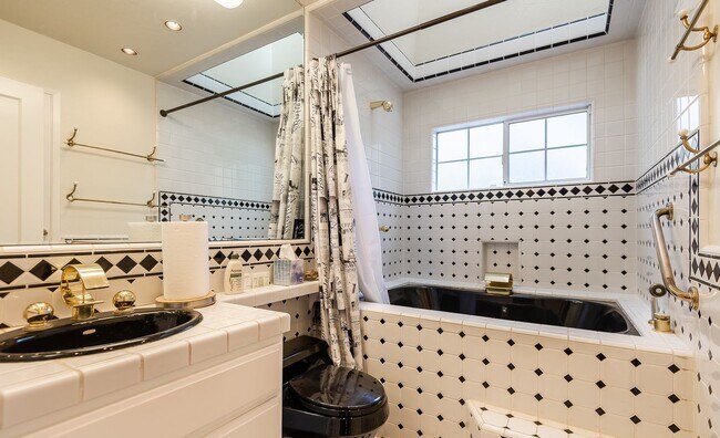 Building Photo - Luxury Single-Story Los Gatos Estate | Remodeled Throughout | Resort-Style Backyard