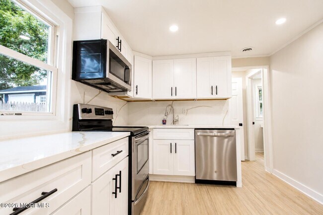 Building Photo - 246 Brookside Ave