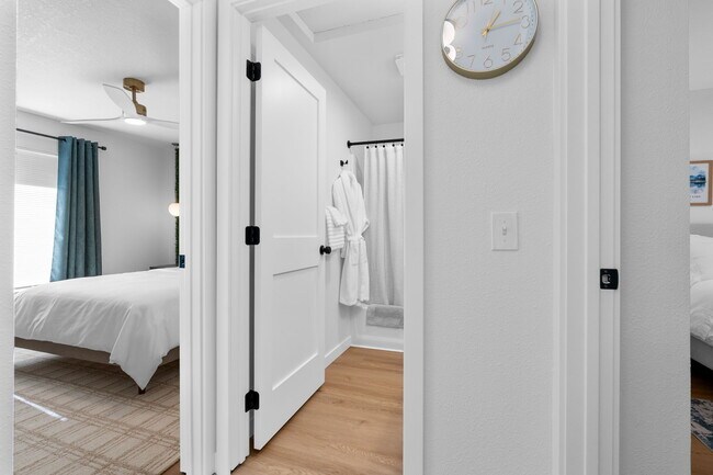 Building Photo - B Street