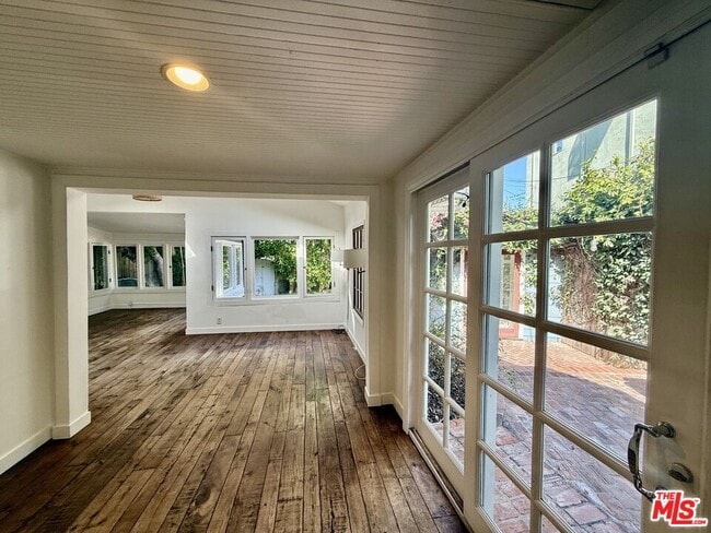 Building Photo - 3419 Strongs Dr