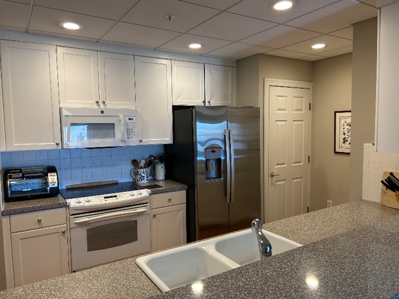 Building Photo - 810 W Princess Anne Rd