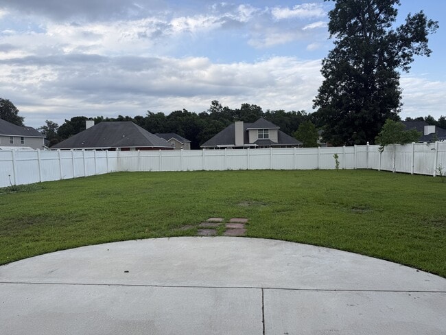 Building Photo - 729 English Oak Dr