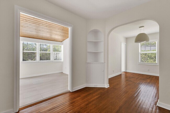 Building Photo - 236 Greymon Dr