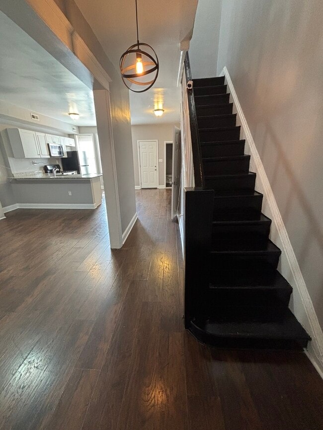 Building Photo - 4 Bedrooms
