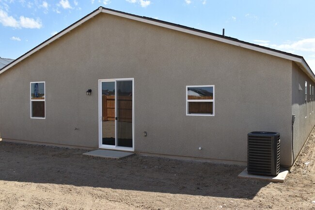 Building Photo - 712 Stephanie Dr