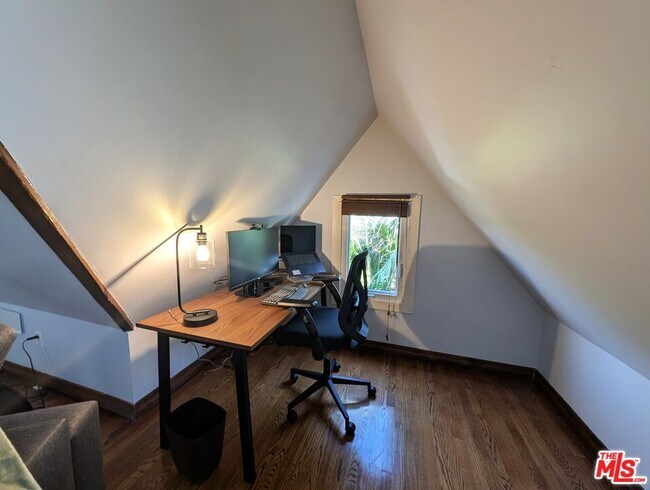 Building Photo - 2404 5th Ave