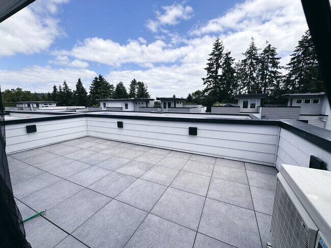 Building Photo - 12466 NE 10th Ln