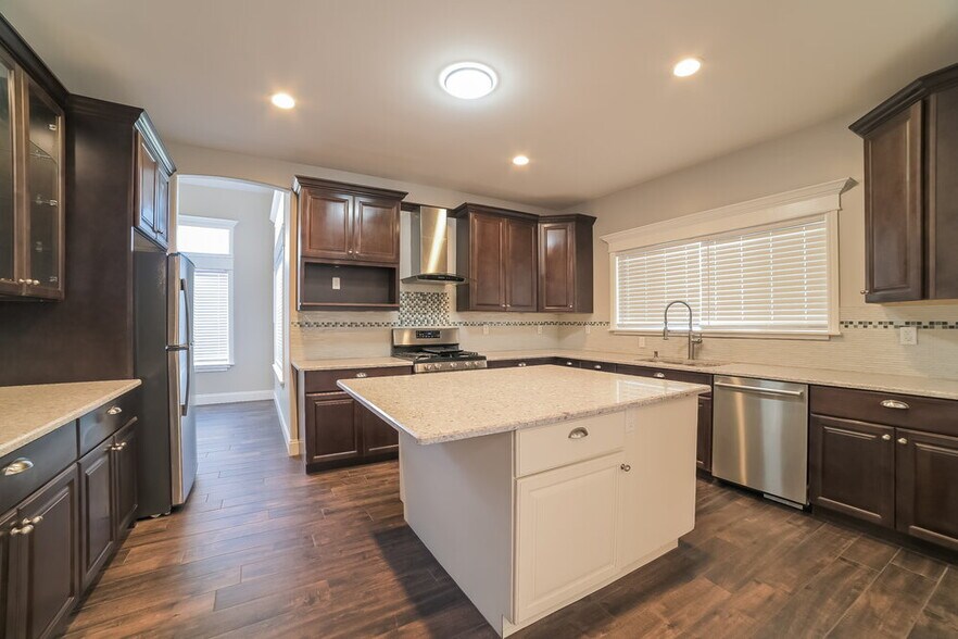 Building Photo - 1297 E Tradewind Dr