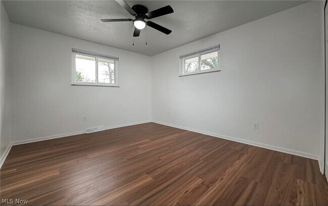 Building Photo - 2920 Northglen Dr