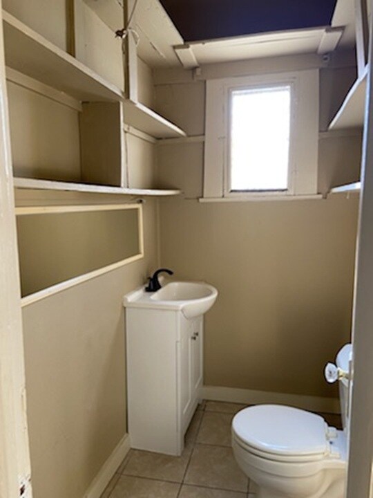 Building Photo - 617 10th Ct S