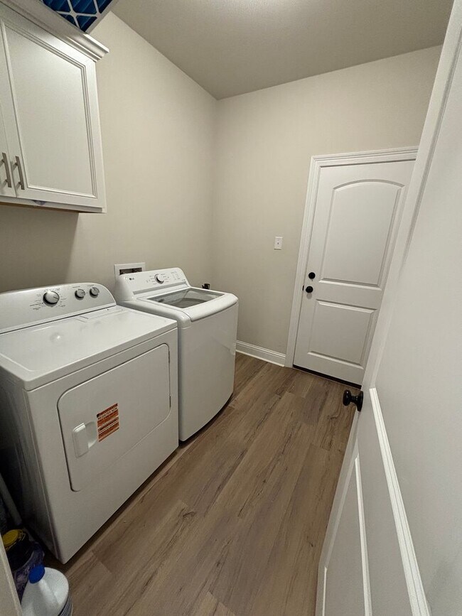 Building Photo - Gorgeous 3 Bedroom Home in Princeton - Only 3 Years Old!