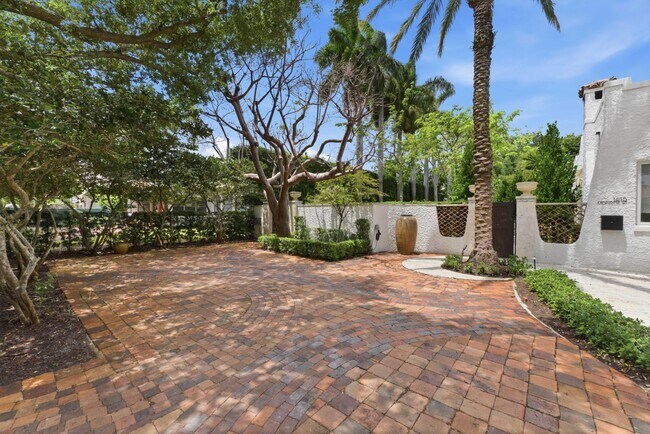 Building Photo - 1615 Monroe St