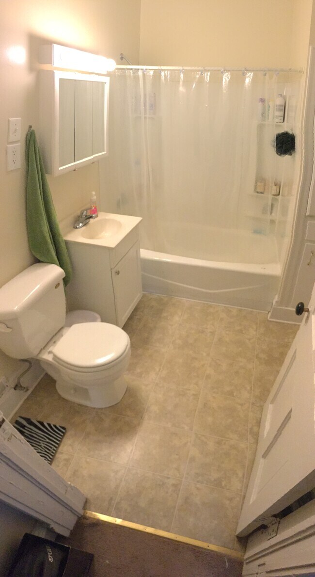 Building Photo - 2413 DuPont Ave S