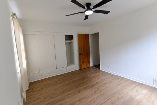 Building Photo - Single Family Home-Prime Location! Washer/...