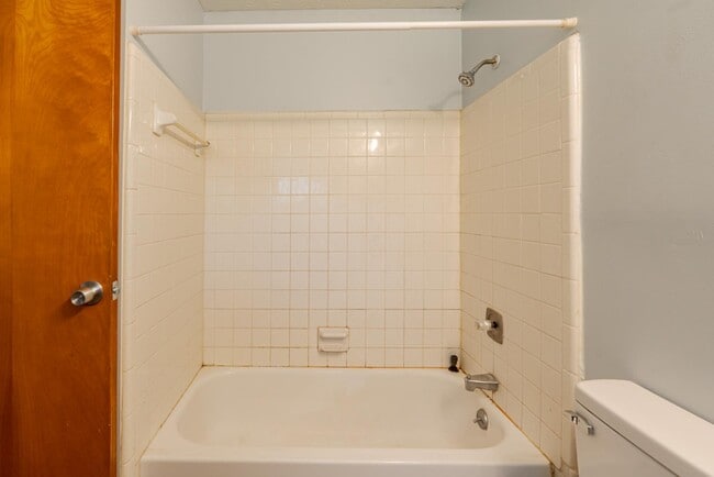 Building Photo - 209 N Woodland Dr